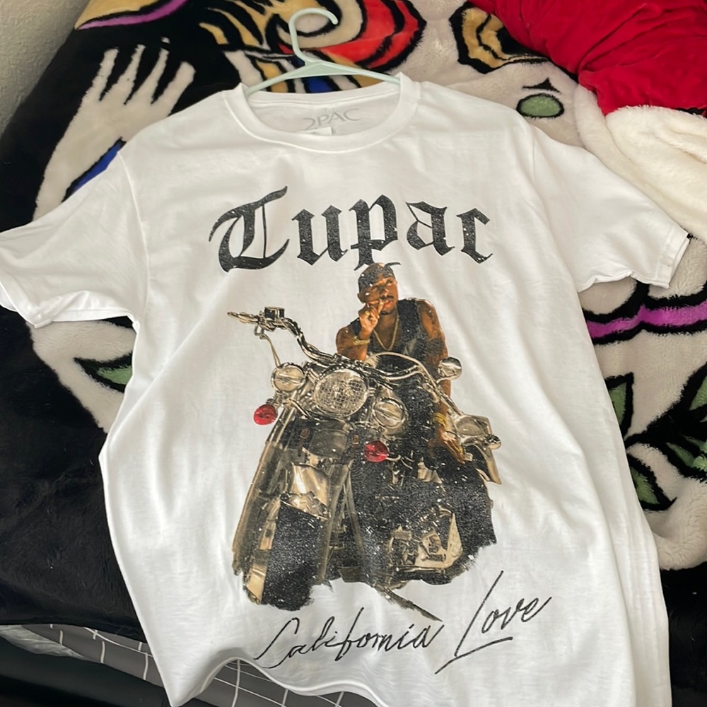 Tupac short sleeve tee shirt (never worn) (with tags)